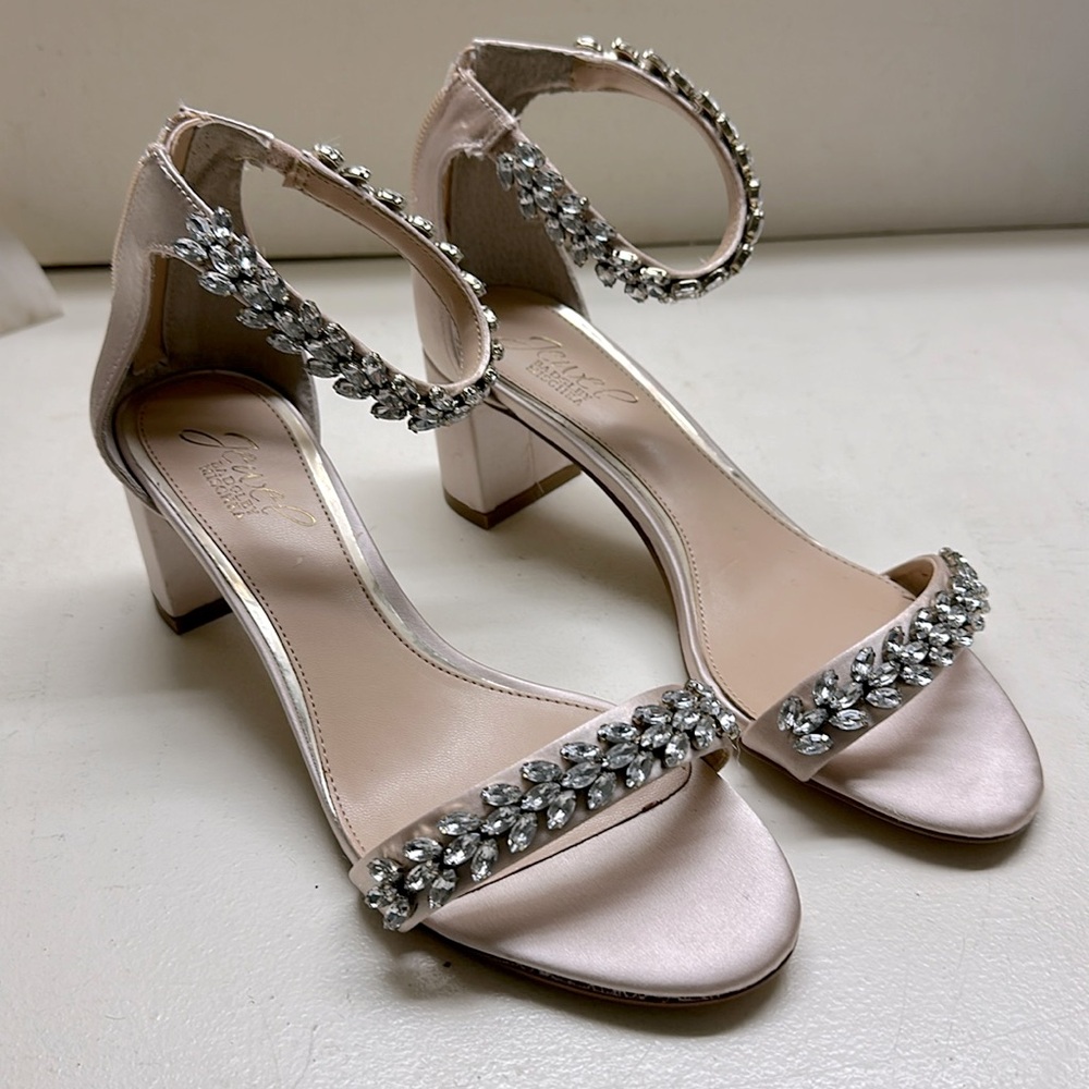 👠Badgley Mischka Jewel satin heels. Size 7 Never worn, Perfect condition.No box